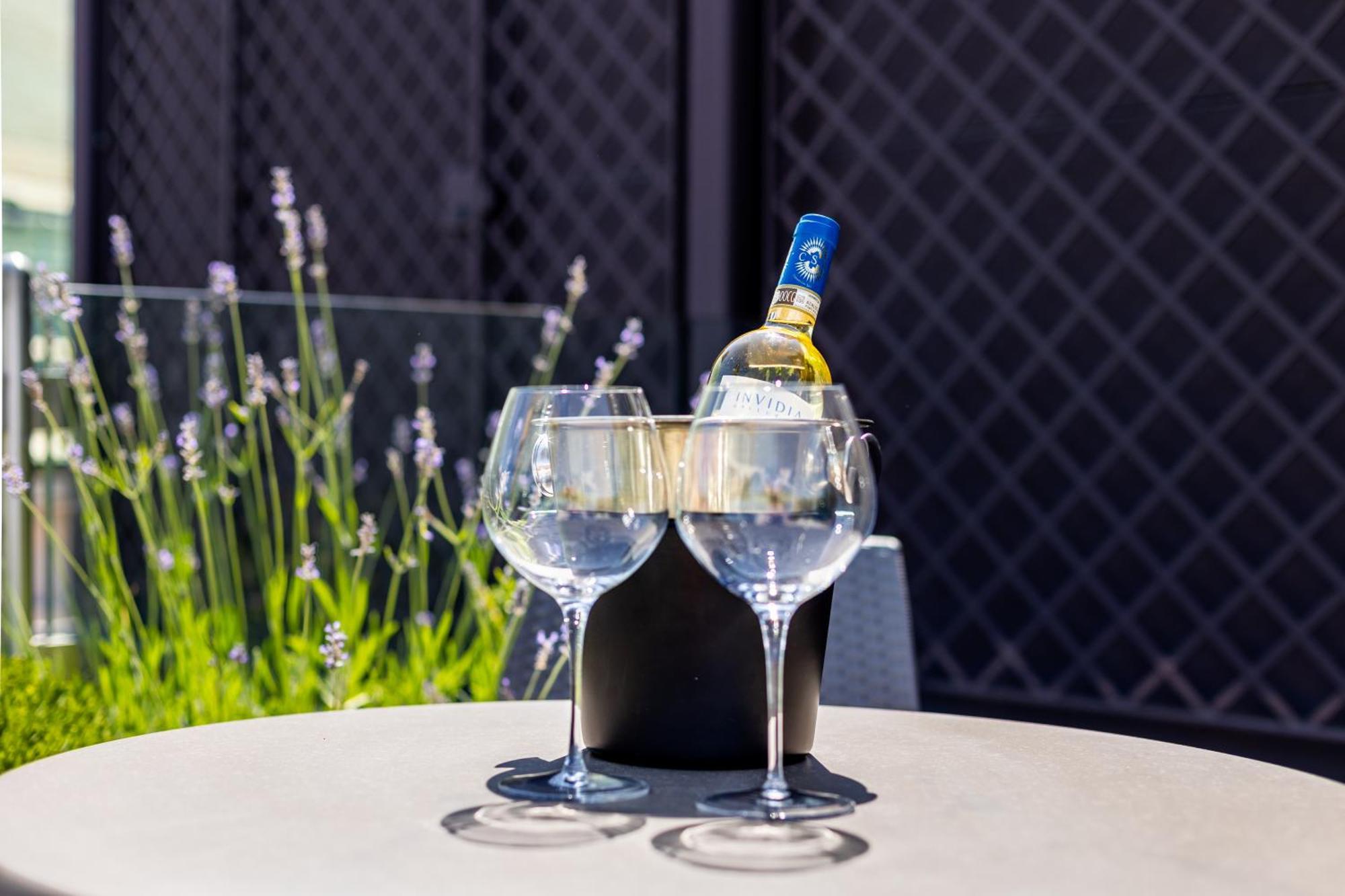 Nj Hotels & Apartments San Pietro All'Orto 6 Milano Ngoại thất bức ảnh
